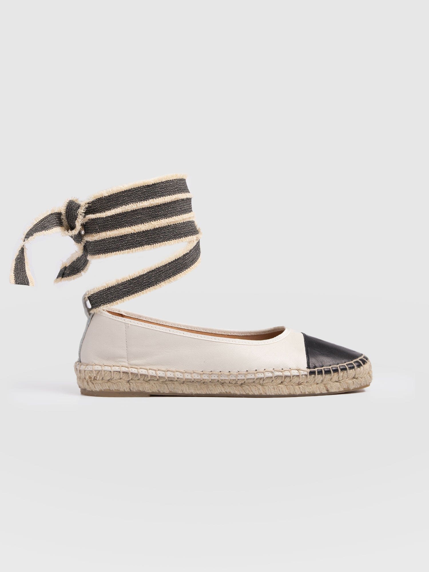 Rowe Espadrille Tie Pumps - Cream/Black - Women's Sandalss | Saint + Sofia® EU